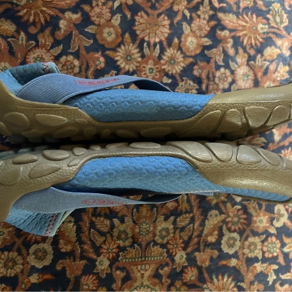 GUC Keen water shoes. Blue. Rubber soles. Size 9. Lots of wear left. - Picture 6 of 10